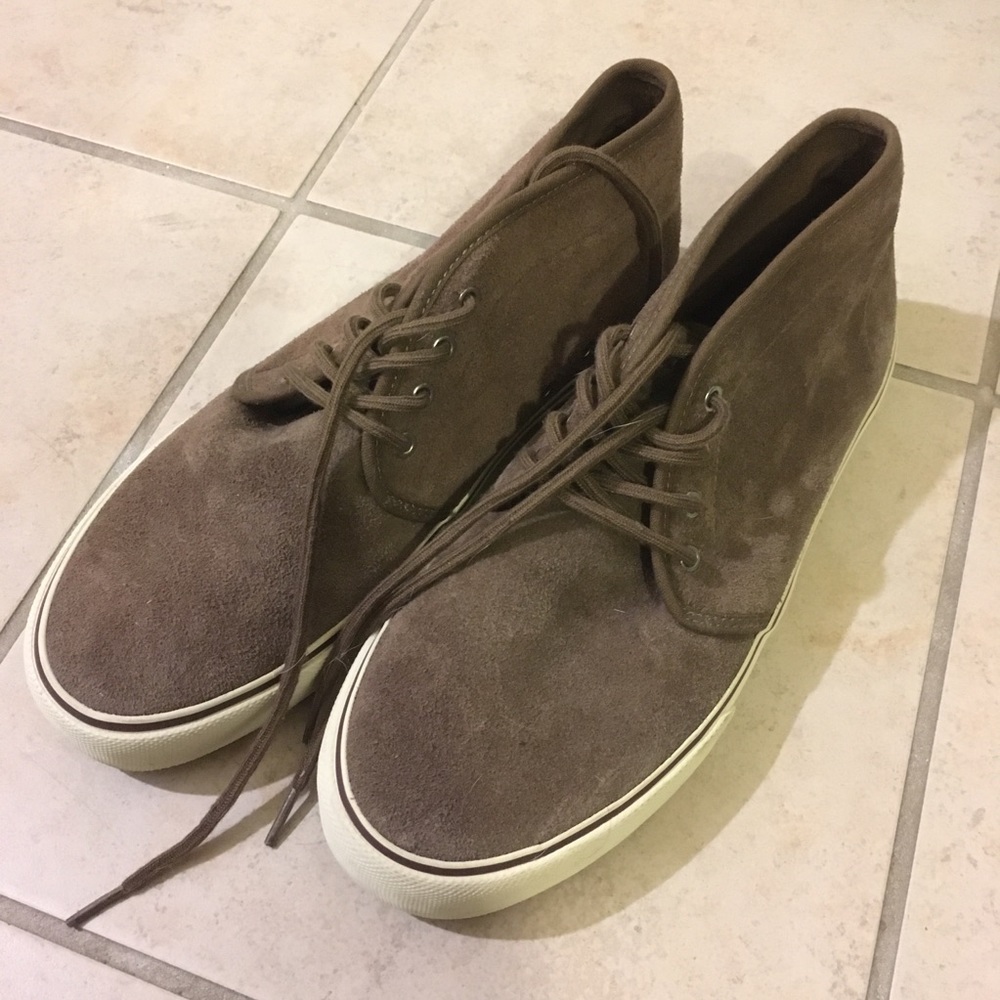 American Eagle Brown Suede Chukka Shoes